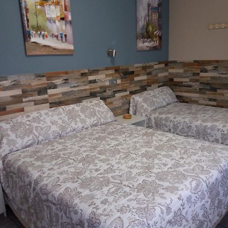 Hostal La Pilarica Патерна Екстериор снимка