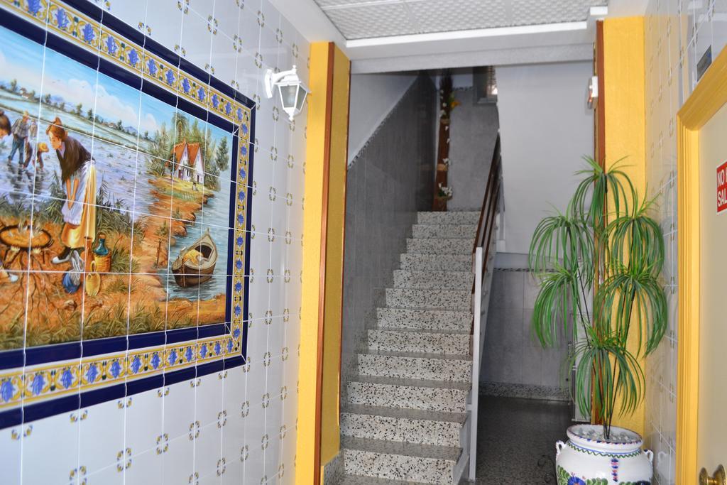 Hostal La Pilarica Патерна Екстериор снимка