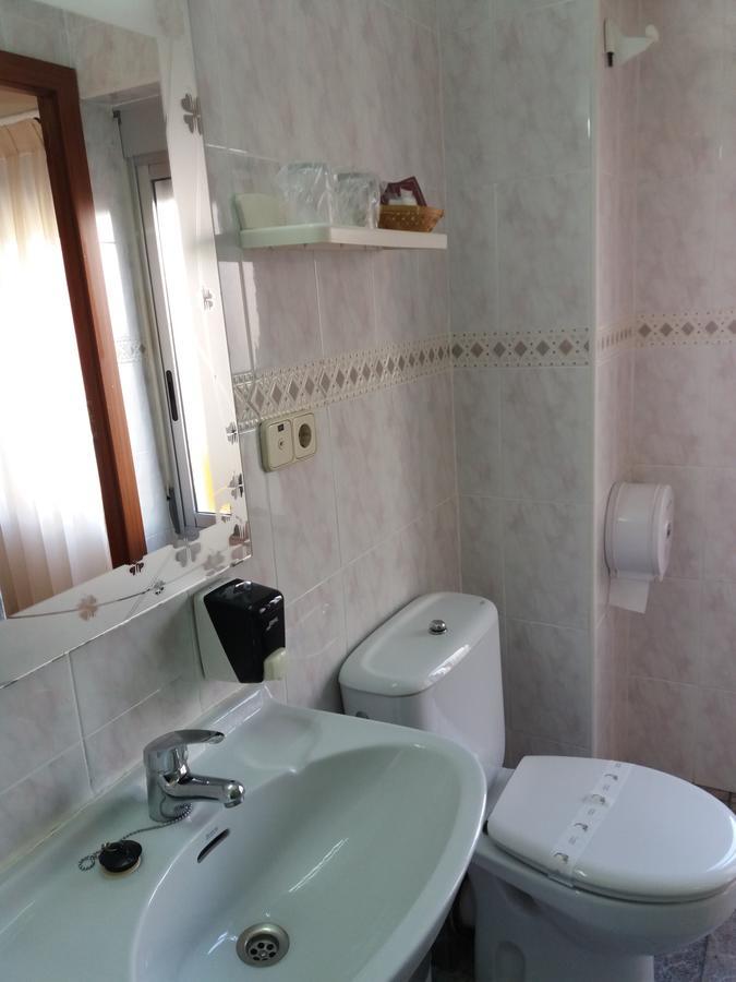 Hostal La Pilarica Патерна Екстериор снимка