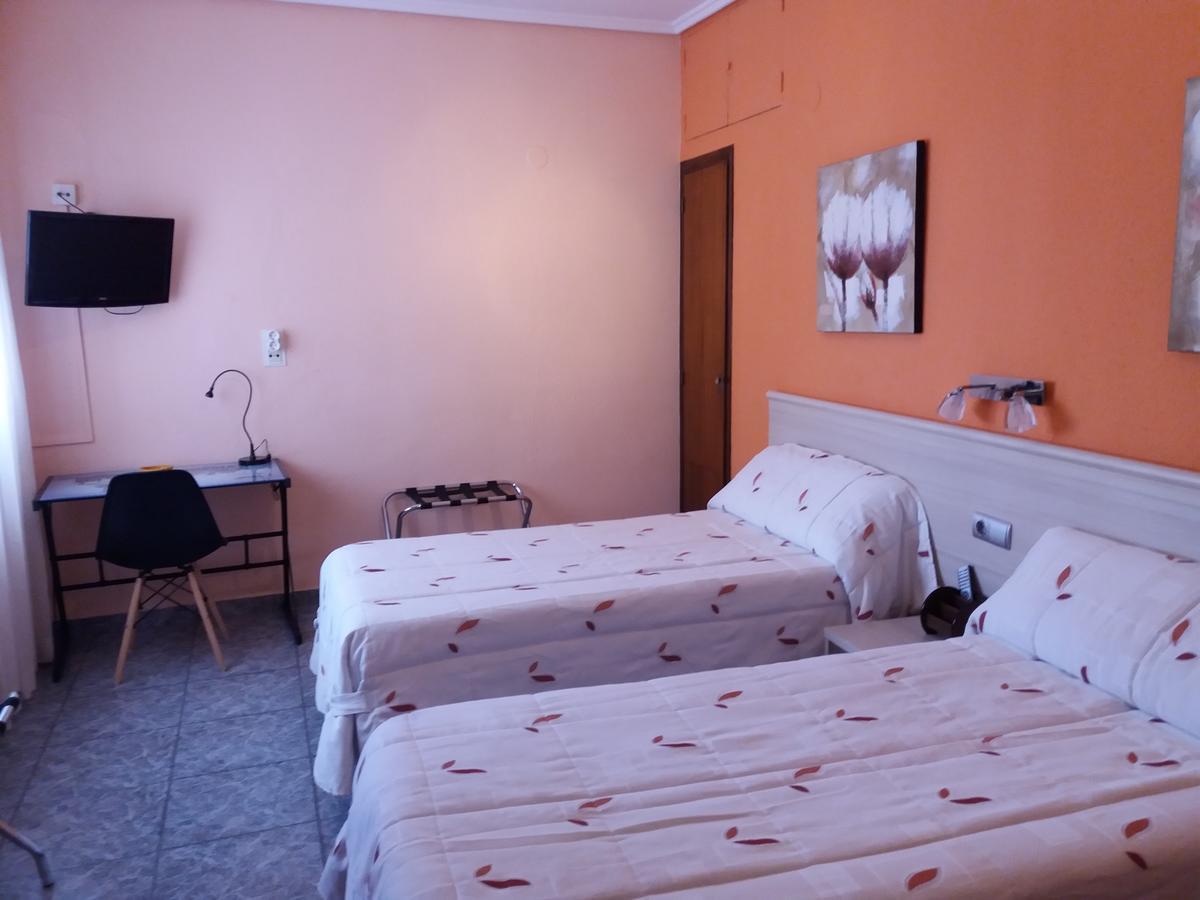 Hostal La Pilarica Патерна Екстериор снимка