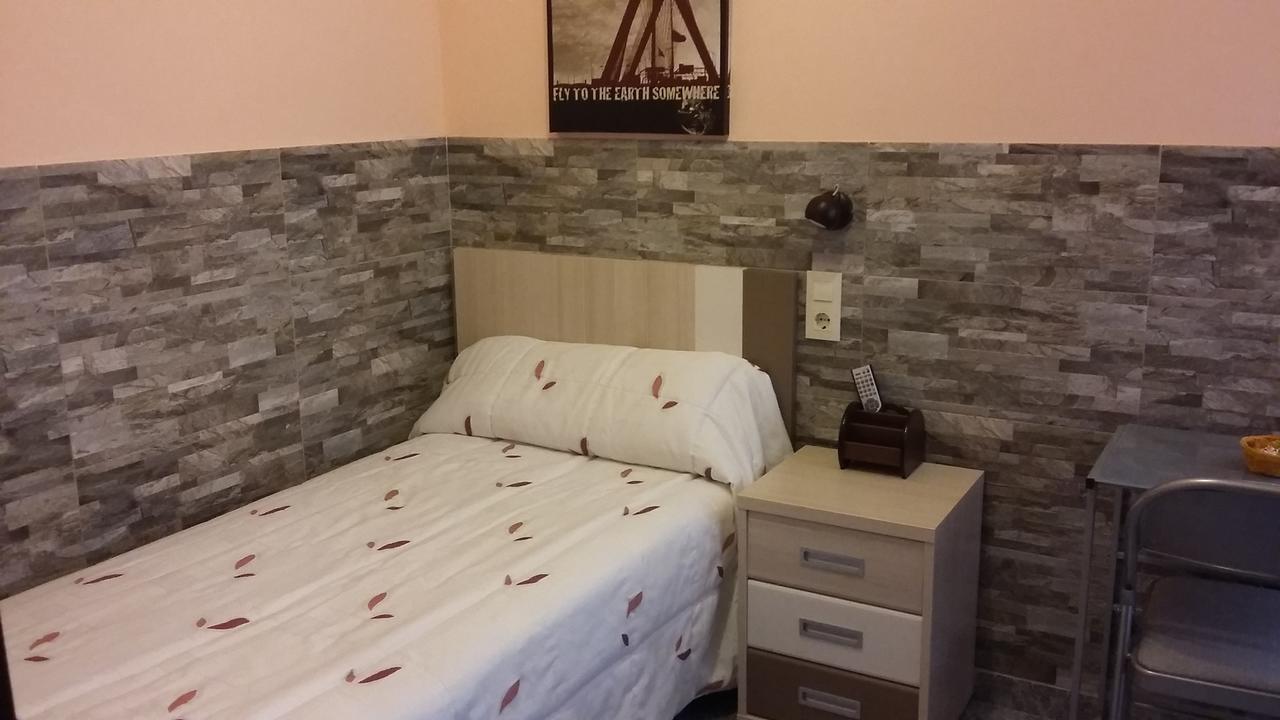 Hostal La Pilarica Патерна Екстериор снимка
