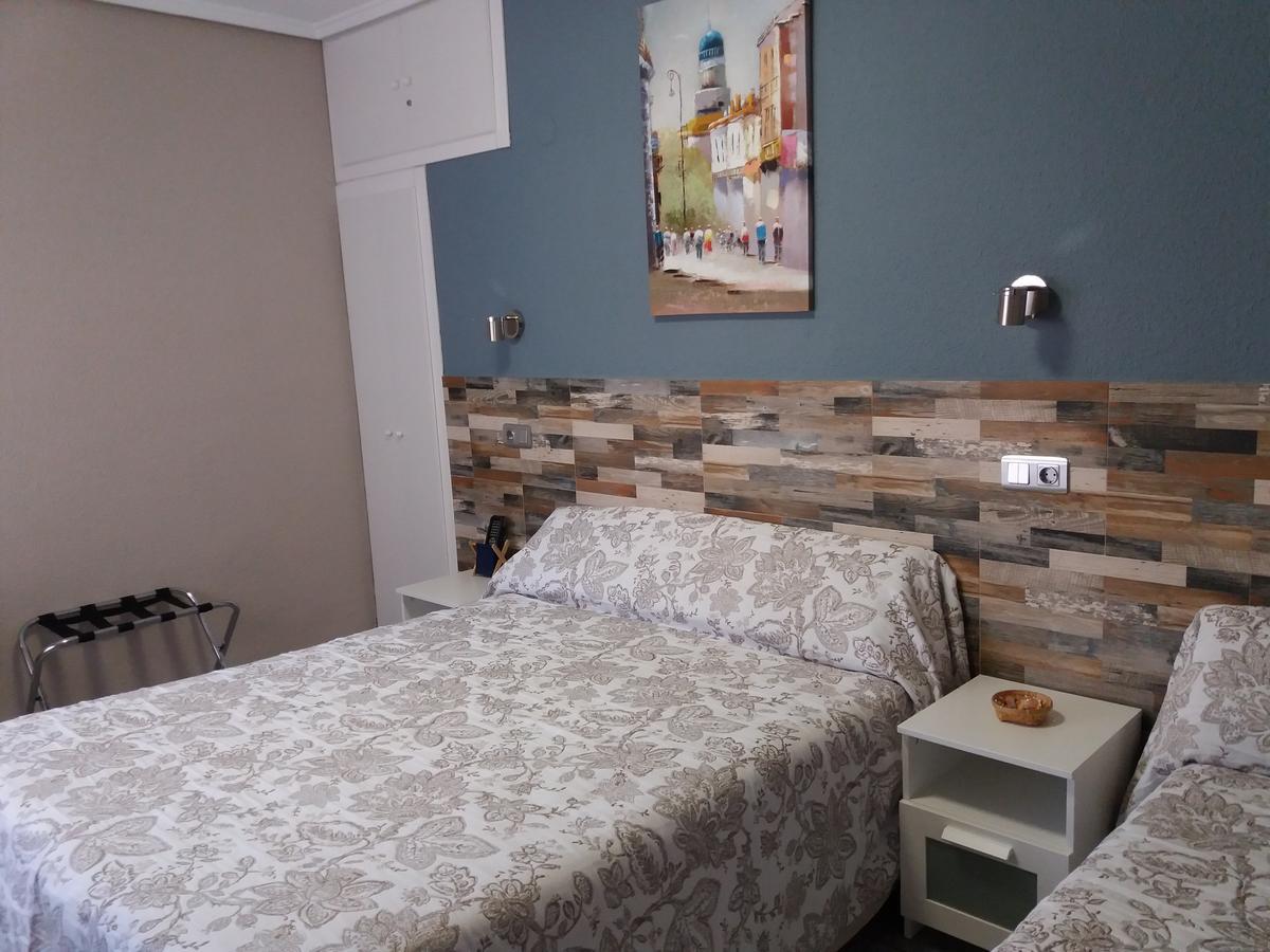 Hostal La Pilarica Патерна Екстериор снимка