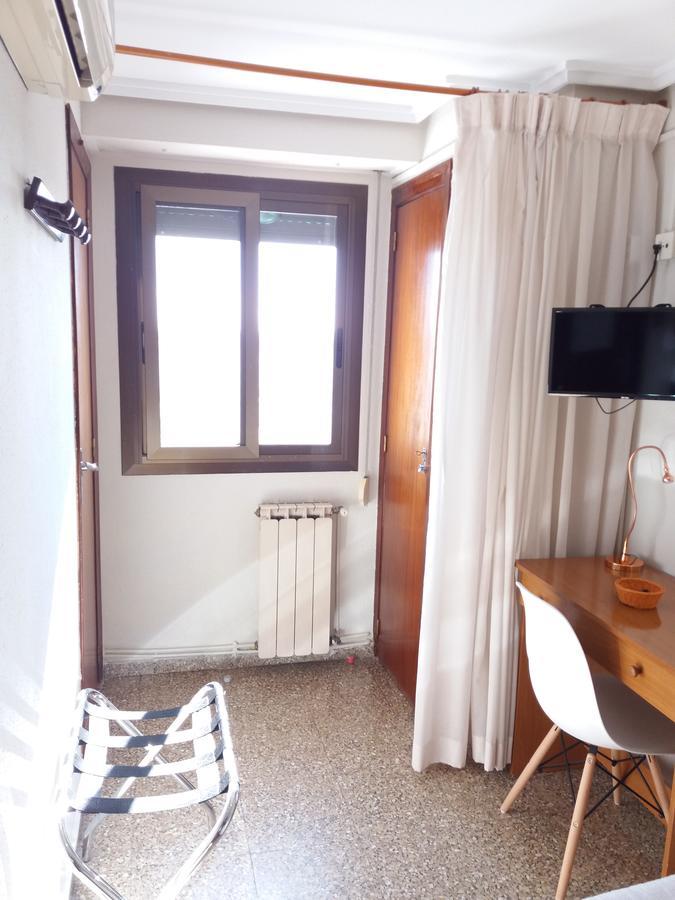 Hostal La Pilarica Патерна Екстериор снимка