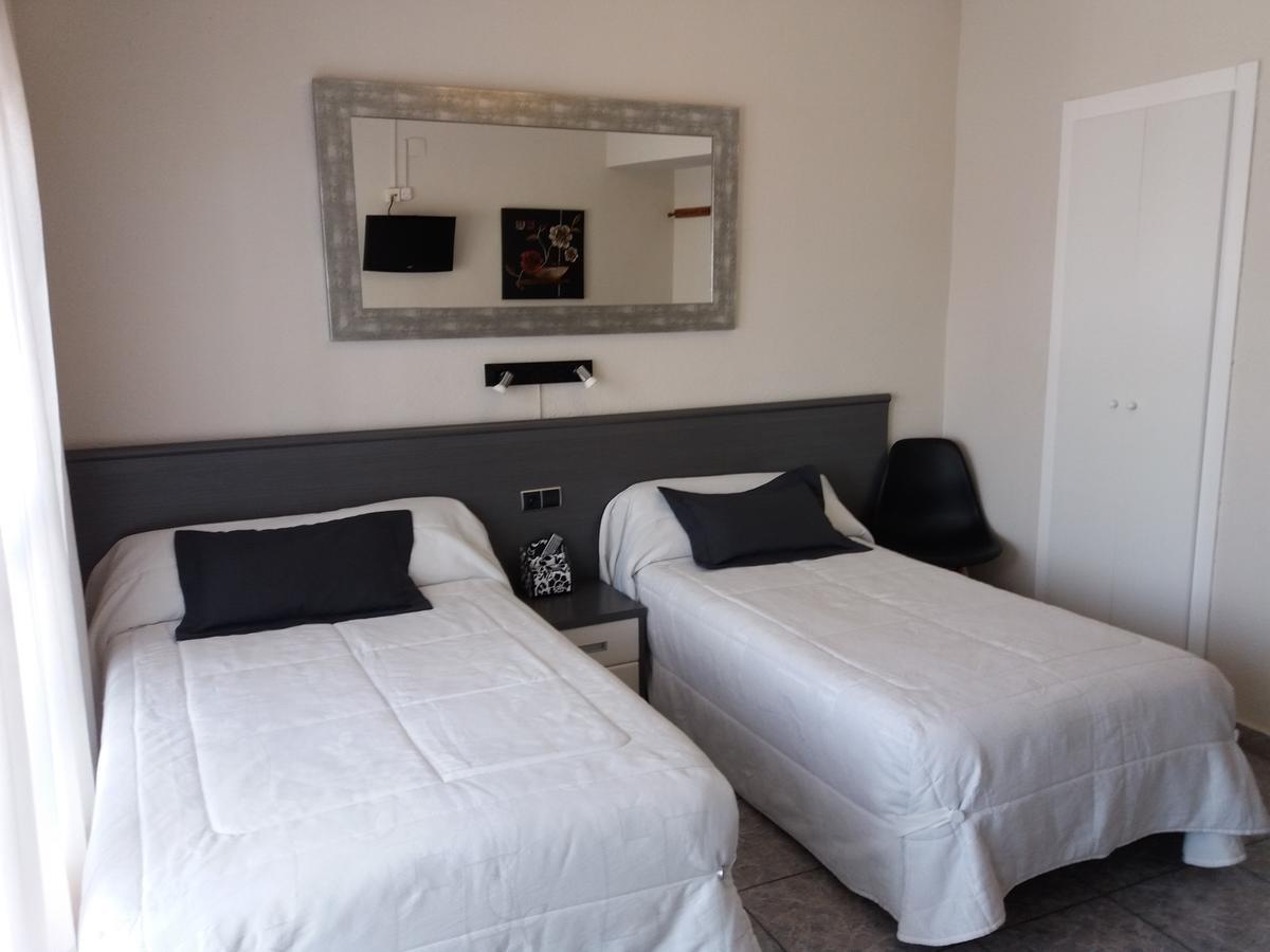 Hostal La Pilarica Патерна Екстериор снимка